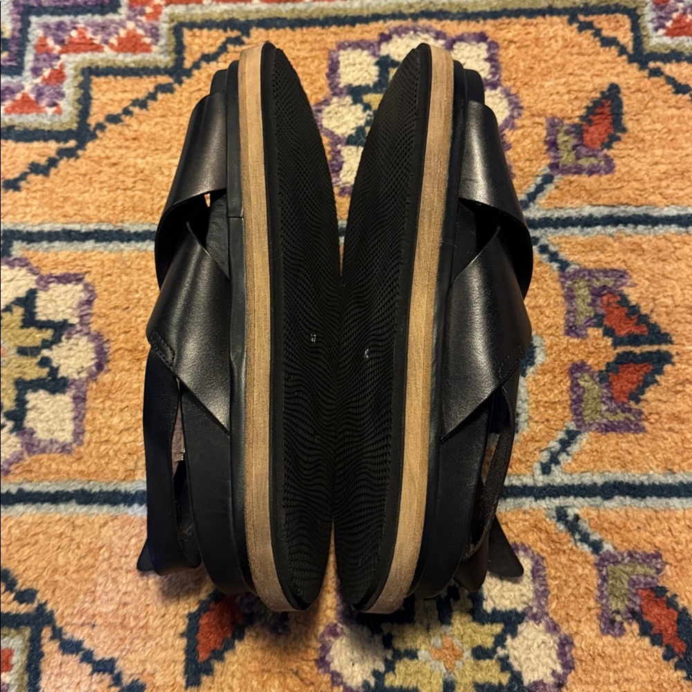 ALOHAS Black and Tan Sandals - Picture 6 of 8